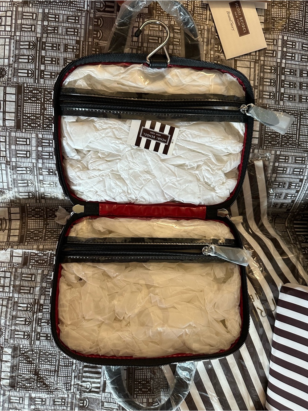 Henri Bendel, Slim Hanging Weekender-Izak Girl Print, Matching Pouch, Toiletry - Picture 9 of 14